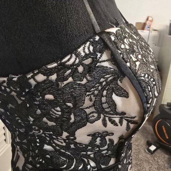 Decode Black and cream Strapless Maxi Gown size 2 Pre-Loved. - Picture 6 of 6